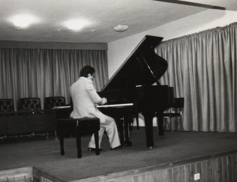1982 Yamaha Piano - Piano en Artes y Oficios